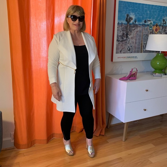 Eva Varro Jackets & Blazers - AMAZING white Eva Varro zipper jacket